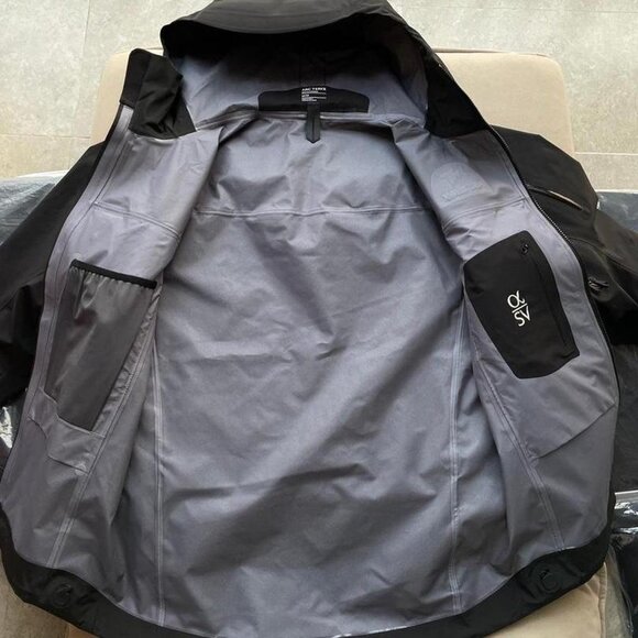 Arc'teryx Men's Black Jacket - Picture 4 of 5